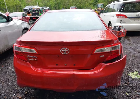 2013 Toyota Camry Se z USA, uszkodzony, nr VIN 4T1BF1FK2DU715507